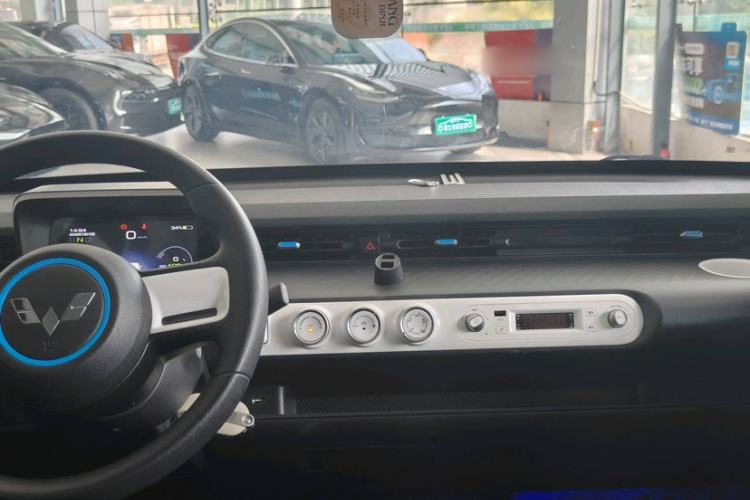 Used Wuling Hongguang MINIEV 2022 GAMEBOY 300km Enthusiast Model with Lithium Iron Phosphate Interior 6
