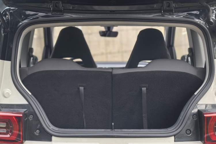 Used Wuling Hongguang MINIEV 2022 Macaron Premium Model – Lithium Iron Phosphate Interior 6