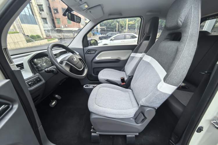 Used Wuling Hongguang MINIEV 2022 Macaron Premium Model – Lithium Iron Phosphate Interior 8