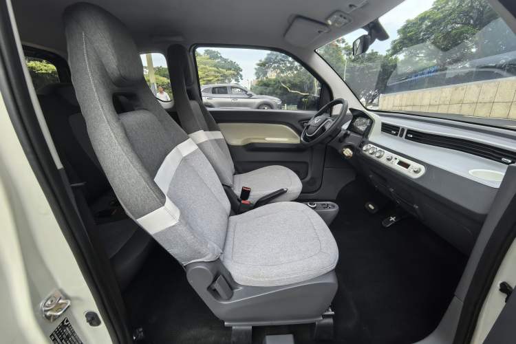 Used Wuling Hongguang MINIEV 2022 Macaron Premium Model – Lithium Iron Phosphate Interior 9