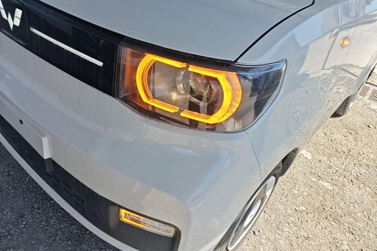 Used Wuling Hongguang MINIEV 2022 Macaron Fashion Edition Lithium-Nickel-Cobalt-Alpha-oxide Left Front Headlight
