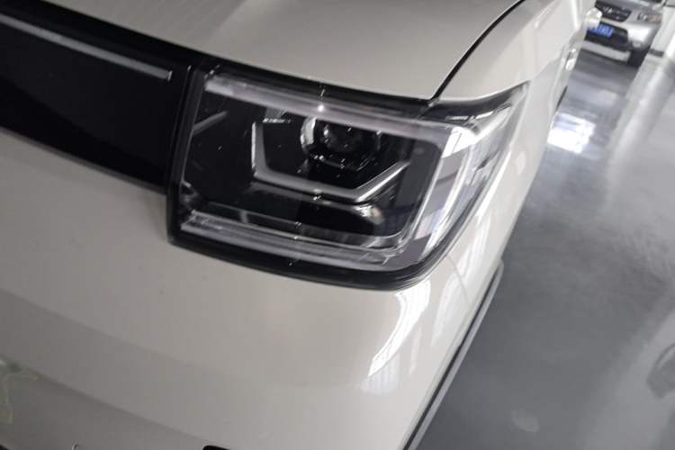 Used Wuling Hongguang MINIEV 2022 GAMEBOY 200km Gaming Edition with Lithium Iron Phosphate Left Front Headlight