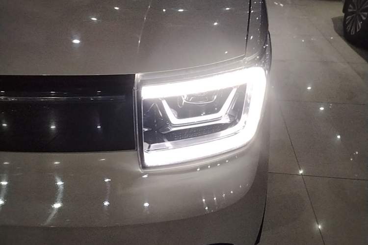 Used Wuling Hongguang MINIEV 2022 GAMEBOY 200km Gaming Edition with Lithium Iron Phosphate Left Front Headlight