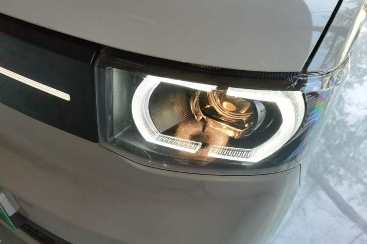 Used Wuling Hongguang MINIEV 2022 Macaron Premium Model – Lithium Iron Phosphate Left Front Headlight