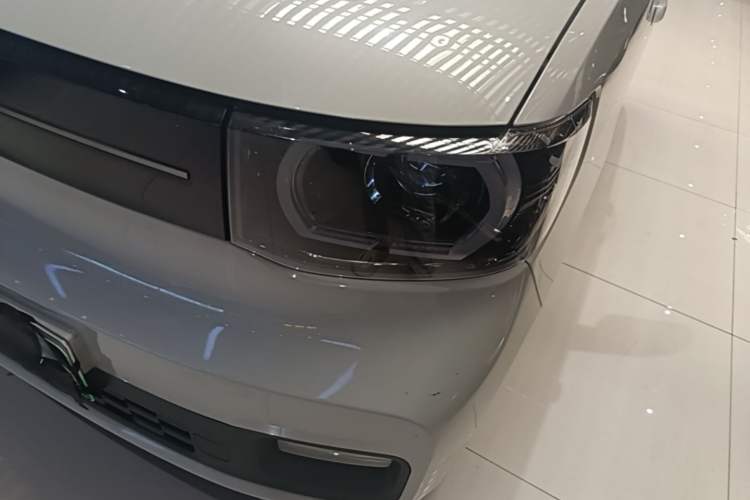 Used Wuling Hongguang MINIEV 2022 Macaron Premium Model – Lithium Iron Phosphate Left Front Headlight