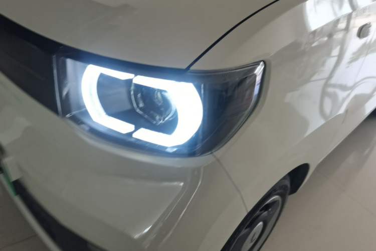 Used Wuling Hongguang MINIEV 2022 Macaron Premium Model – Lithium Iron Phosphate Left Front Headlight