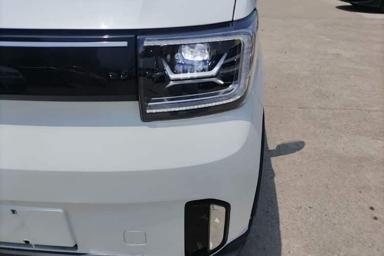Used Wuling Hongguang MINIEV 2022 GAMEBOY 200km Gaming Edition with Lithium Iron Phosphate Left Front Headlight