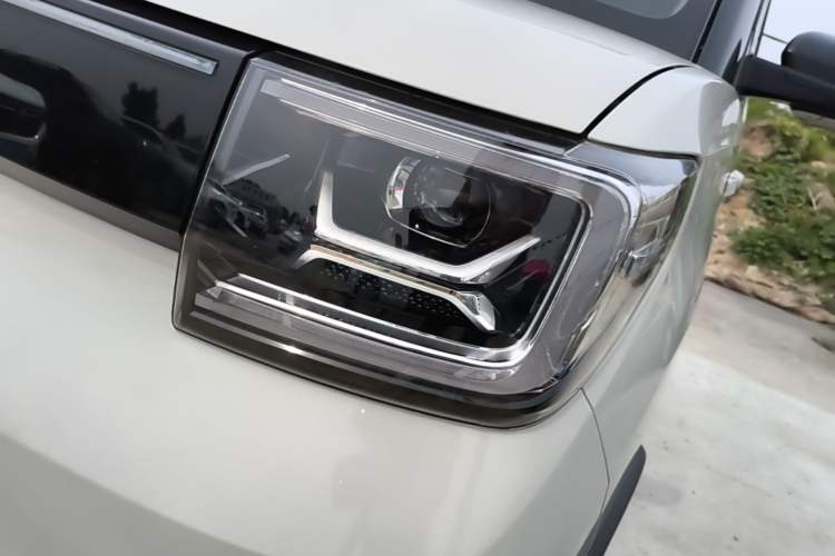 Used Wuling Hongguang MINIEV 2022 GAMEBOY 200km Gaming Edition with Lithium Iron Phosphate Left Front Headlight