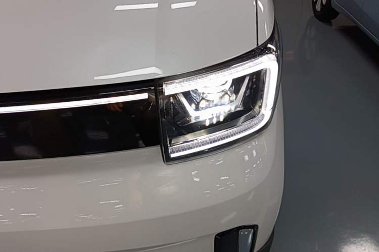 Used Wuling Hongguang MINIEV 2022 GAMEBOY 200km Gaming Edition with Lithium Iron Phosphate Left Front Headlight