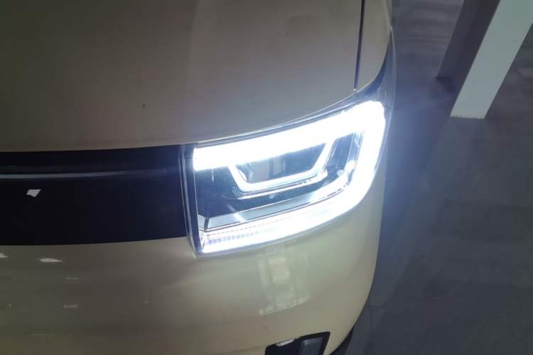Used Wuling Hongguang MINIEV 2022 GAMEBOY 200km Gaming Edition with Lithium Iron Phosphate Left Front Headlight