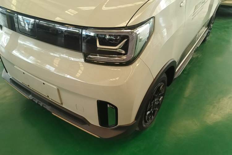 Used Wuling Hongguang MINIEV 2022 GAMEBOY 200km Gaming Edition with Lithium Iron Phosphate Left Front Headlight