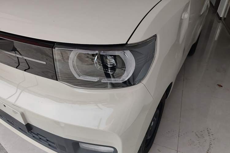 Used Wuling Hongguang MINIEV 2022 Macaron Premium Model – Lithium Iron Phosphate Left Front Headlight
