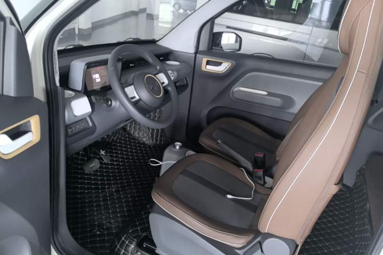 Used Wuling Hongguang MINIEV 2022 GAMEBOY 200km Gaming Edition with Lithium Iron Phosphate Left Front Seat