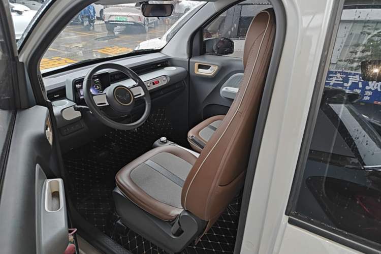 Used Wuling Hongguang MINIEV 2022 GAMEBOY 200km Gaming Edition with Lithium Iron Phosphate Left Front Seat