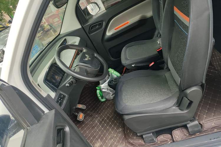 Used Wuling Hongguang MINIEV 2022 Zizai Version Lithium Iron Phosphate Left Front Seat
