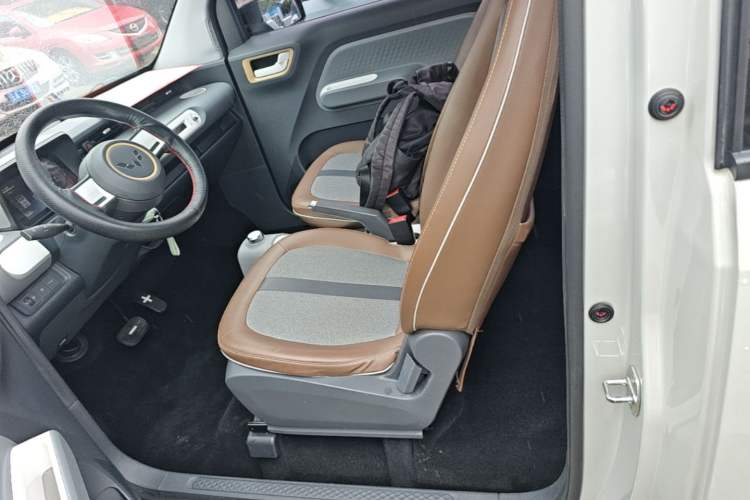 Used Wuling Hongguang MINIEV 2022 GAMEBOY 200km Gaming Edition with Lithium Iron Phosphate Left Front Seat
