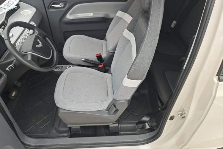 Used Wuling Hongguang MINIEV 2022 Macaron Premium Model – Lithium Iron Phosphate Left Front Seat