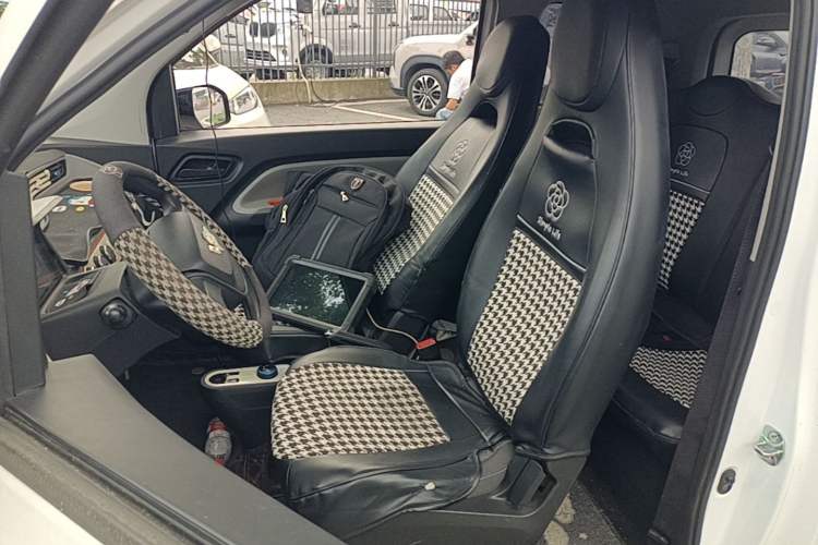 Used Wuling Hongguang MINIEV 2022 Easy Version Lithium Iron Phosphate Left Front Seat