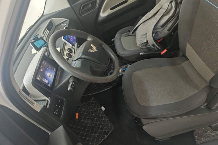Used Wuling Hongguang MINIEV 2022 Zizai Version Lithium Iron Phosphate Left Front Seat