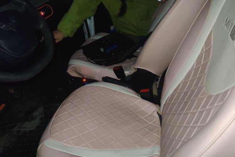 Used Wuling Hongguang MINIEV 2022 Zizai Version Lithium Iron Phosphate Left Front Seat