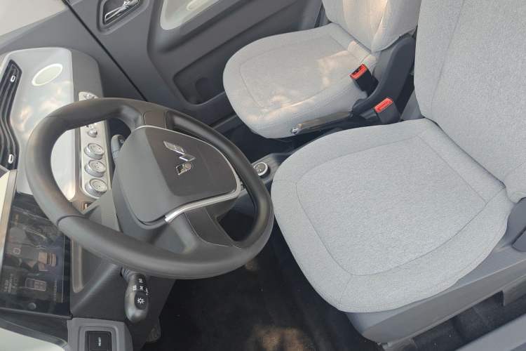Used Wuling Hongguang MINIEV 2022 Macaron Fashion Model Lithium Iron Phosphate Left Front Seat