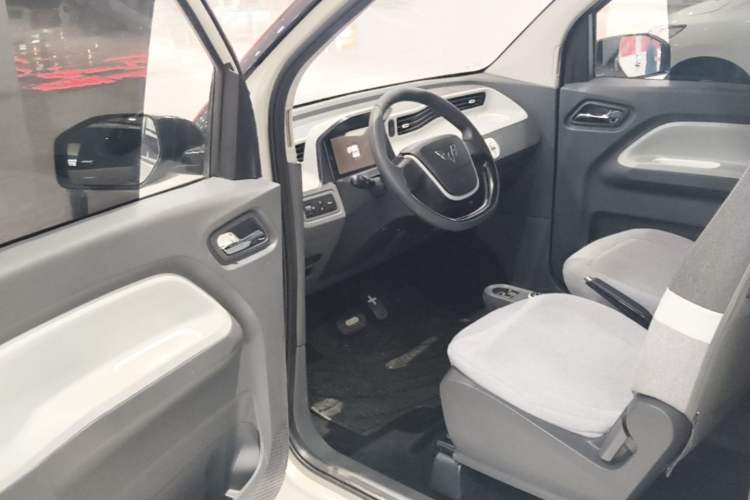 Used Wuling Hongguang MINIEV 2022 Macaron Premium Model – Lithium Ternary Battery Left Front Seat