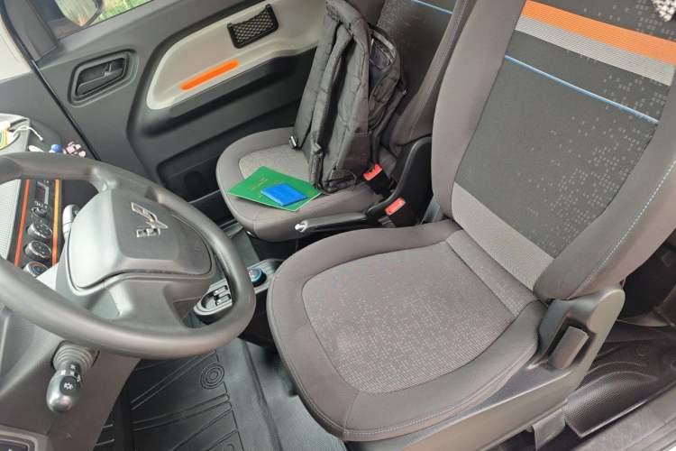 Used Wuling Hongguang MINIEV 2022 Zizai Version Lithium Iron Phosphate Left Front Seat