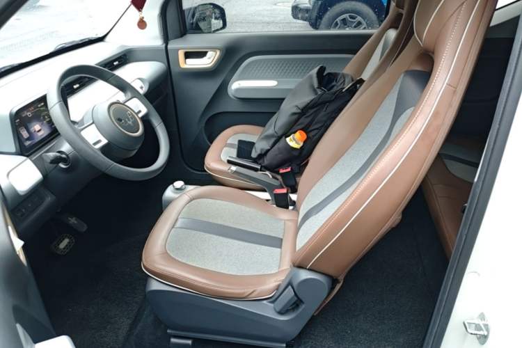 Used Wuling Hongguang MINIEV 2022 GAMEBOY 200km Gaming Edition with Lithium Iron Phosphate Left Front Seat