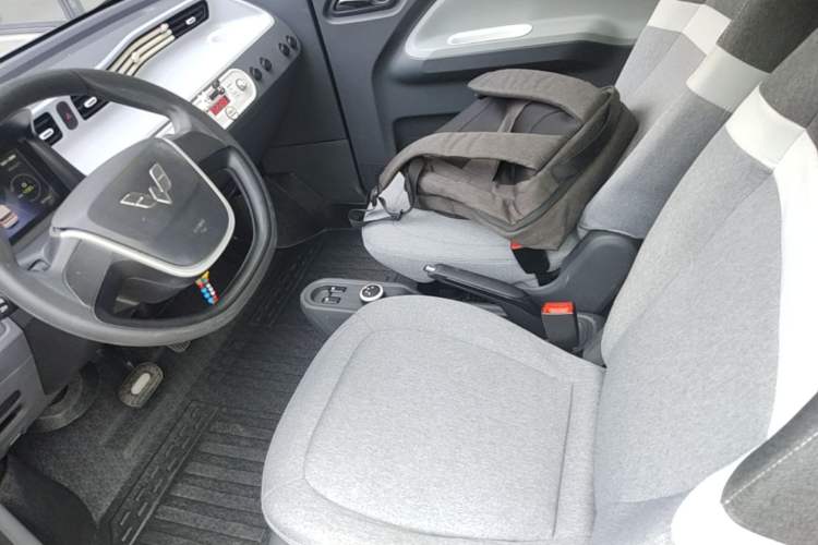 Used Wuling Hongguang MINIEV 2022 Macaron Premium Model – Lithium Iron Phosphate Left Front Seat