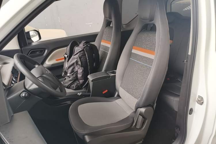 Used Wuling Hongguang MINIEV 2022 Zizai Version Lithium Iron Phosphate Left Front Seat