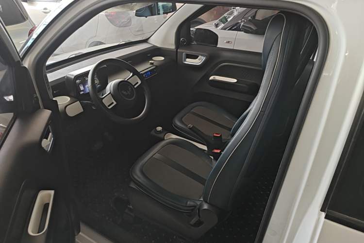 Used Wuling Hongguang MINIEV 2022 GAMEBOY 200km Gaming Edition with Lithium Iron Phosphate Left Front Seat