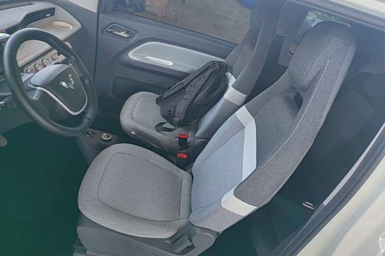 Used Wuling Hongguang MINIEV 2022 Macaron Fashion Edition Lithium-Nickel-Cobalt-Alpha-oxide Left Front Seat