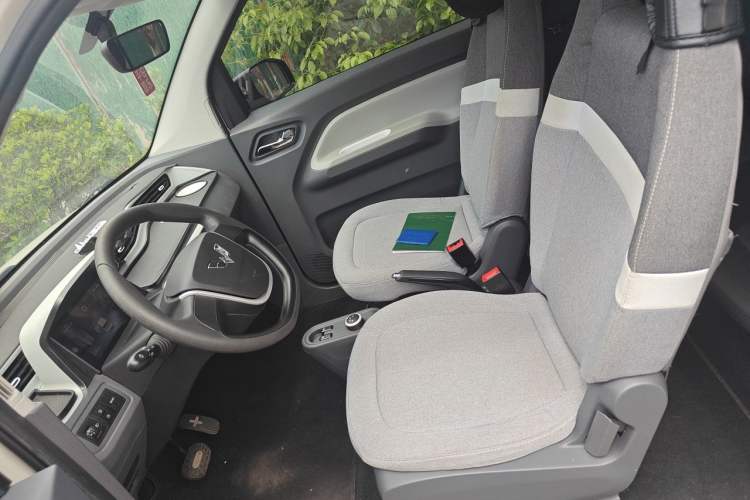 Used Wuling Hongguang MINIEV 2022 Macaron Fashion Model Lithium Iron Phosphate Left Front Seat