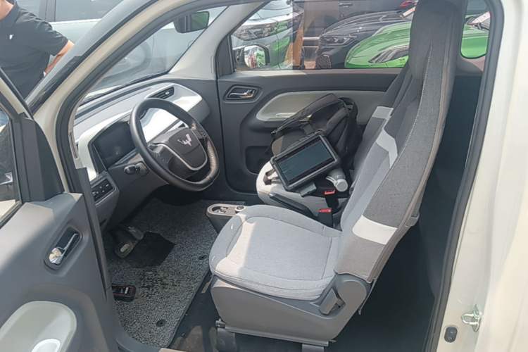 Used Wuling Hongguang MINIEV 2022 Macaron Premium Model – Lithium Iron Phosphate Left Front Seat