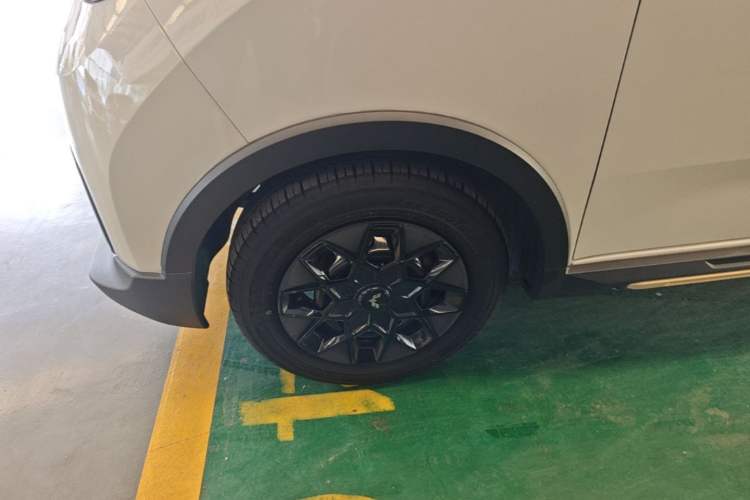 Used Wuling Hongguang MINIEV 2022 GAMEBOY 200km Gaming Edition with Lithium Iron Phosphate Left Front Wheel Hub