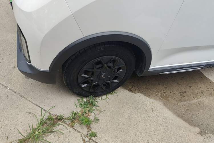 Used Wuling Hongguang MINIEV 2022 GAMEBOY 200km Gaming Edition with Lithium Iron Phosphate Left Front Wheel Hub