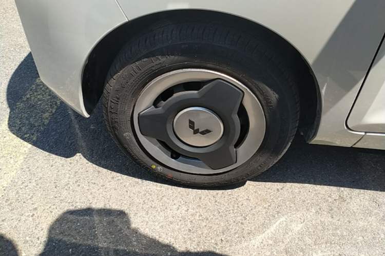 Used Wuling Hongguang MINIEV 2022 Macaron Premium Model – Lithium Iron Phosphate Left Front Wheel Hub