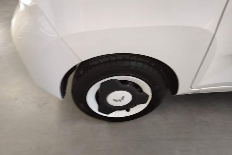 Used Wuling Hongguang MINIEV 2022 Zizai Version Lithium Iron Phosphate Left Front Wheel Hub