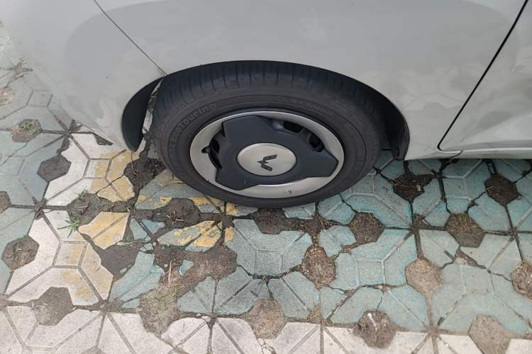Used Wuling Hongguang MINIEV 2022 Macaron Fashion Model Lithium Iron Phosphate Left Front Wheel Hub