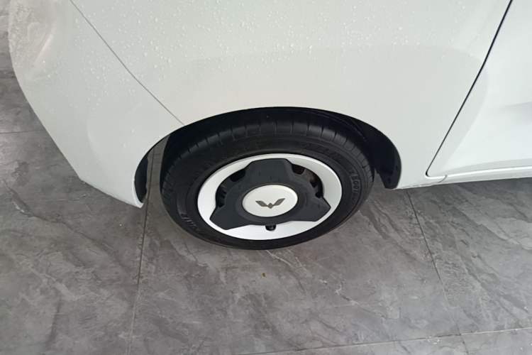 Used Wuling Hongguang MINIEV 2022 Easy Version Lithium Iron Phosphate Left Front Wheel Hub