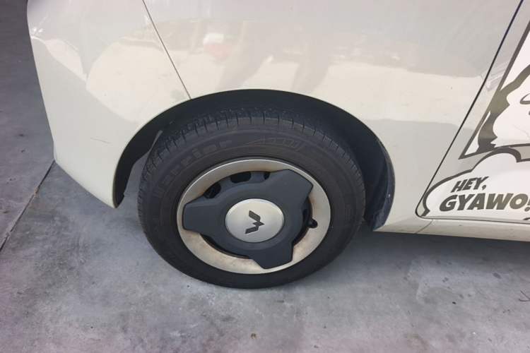 Used Wuling Hongguang MINIEV 2022 Macaron Premium Model – Lithium Iron Phosphate Left Front Wheel Hub
