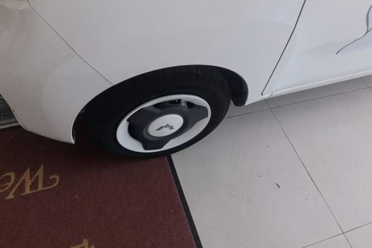 Used Wuling Hongguang MINIEV 2022 Zizai Version Lithium Iron Phosphate Left Front Wheel Hub