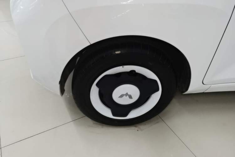 Used Wuling Hongguang MINIEV 2022 Enjoy Edition Lithium Iron Phosphate Left Front Wheel Hub