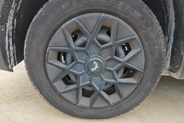 Used Wuling Hongguang MINIEV 2022 GAMEBOY 200km Gaming Edition with Lithium Iron Phosphate Left Front Wheel Hub