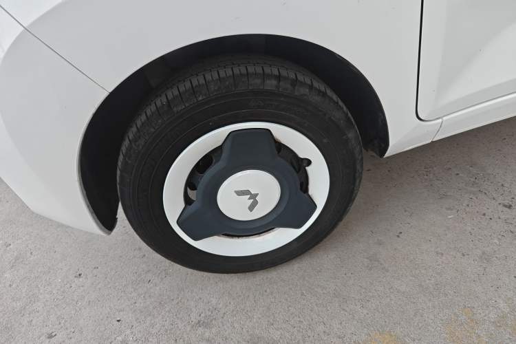 Used Wuling Hongguang MINIEV 2022 Easy Version Lithium Iron Phosphate Left Front Wheel Hub