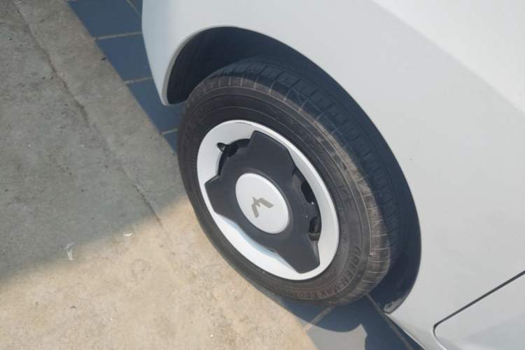 Used Wuling Hongguang MINIEV 2022 Easy Version Lithium Iron Phosphate Left Front Wheel Hub