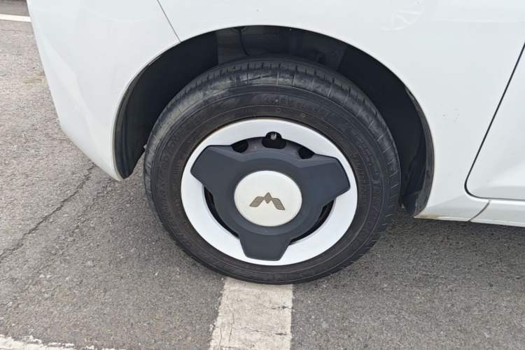Used Wuling Hongguang MINIEV 2022 Easy Version Lithium Iron Phosphate Left Front Wheel Hub