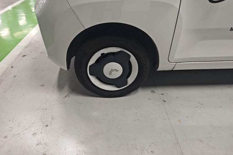 Used Wuling Hongguang MINIEV 2022 Easy Version Lithium Iron Phosphate Left Front Wheel Hub