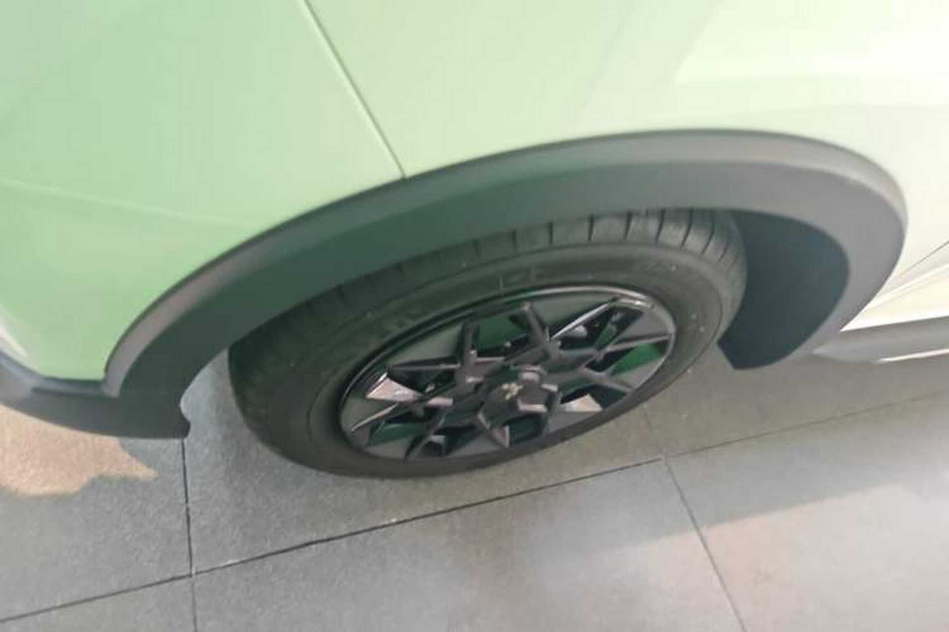 Used Wuling Hongguang MINIEV 2022 GAMEBOY 200km Gaming Edition with Lithium Iron Phosphate Left Front Wheel Hub