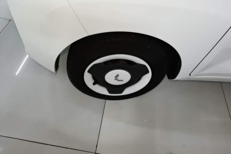 Used Wuling Hongguang MINIEV 2022 Zizai Version Lithium-NMC Left Front Wheel Hub